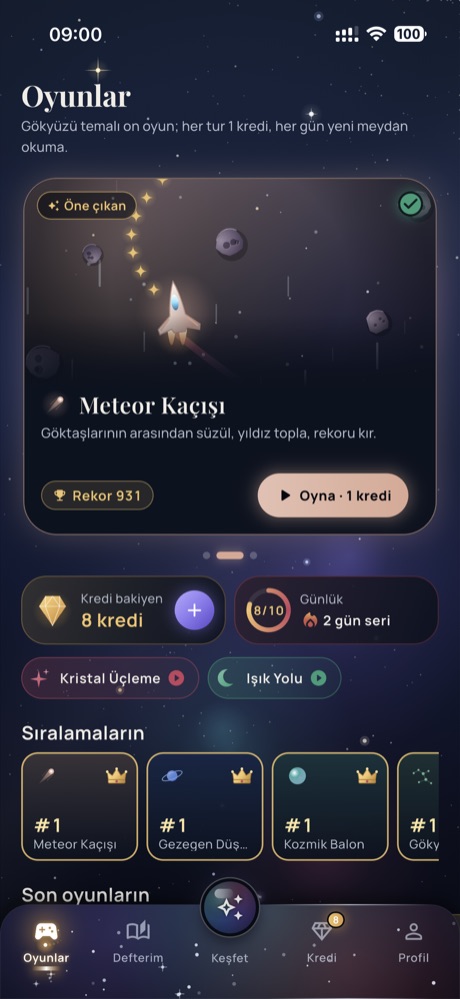Fal Day Oyunlar ekranı: öne çıkan Meteor Kaçışı, kredi bakiyesi, günlük 8/10 ilerleme ve sıralamaların; altta Oyunlar, Defterim, Keşfet, Kredi ve Profil sekmeleri